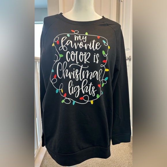 New Women’s M L Black ‘My Favorite Color Is Christmas Lights’ Sweatshirt Holiday - Picture 3 of 5